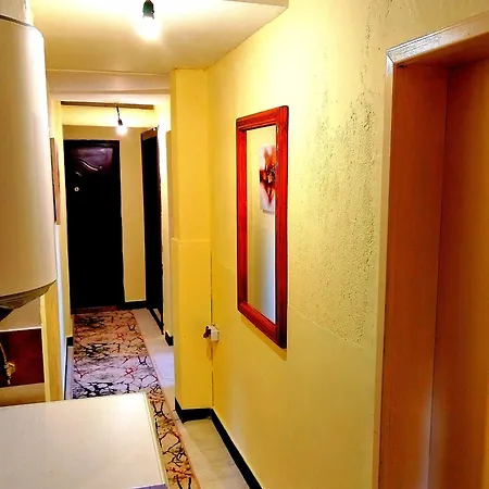 Centre Suits 2 אכסניה וארנה